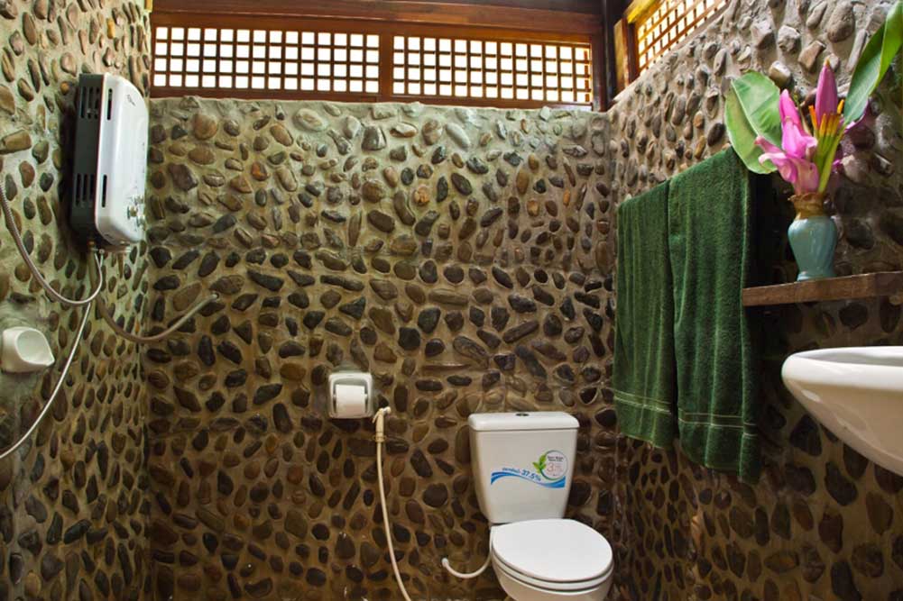 Khao Sok Riverside Room bathroom