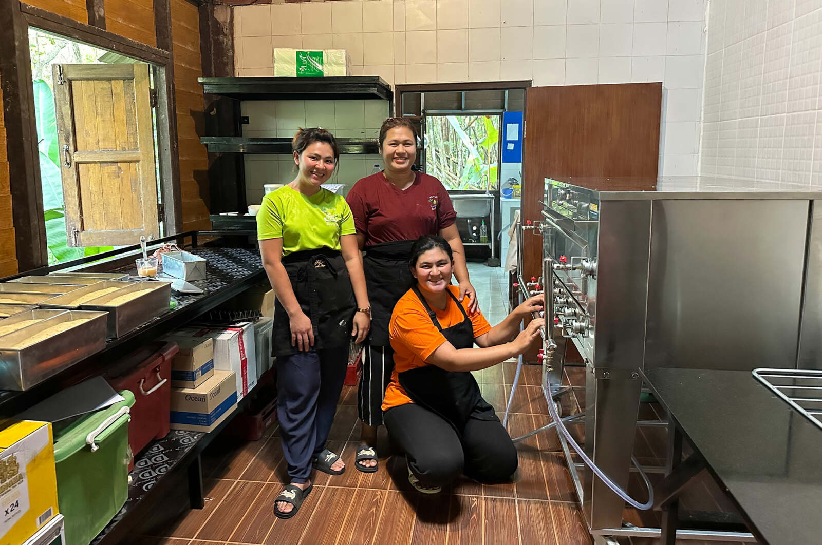 Khao Sok resort staff happy with their new cooker