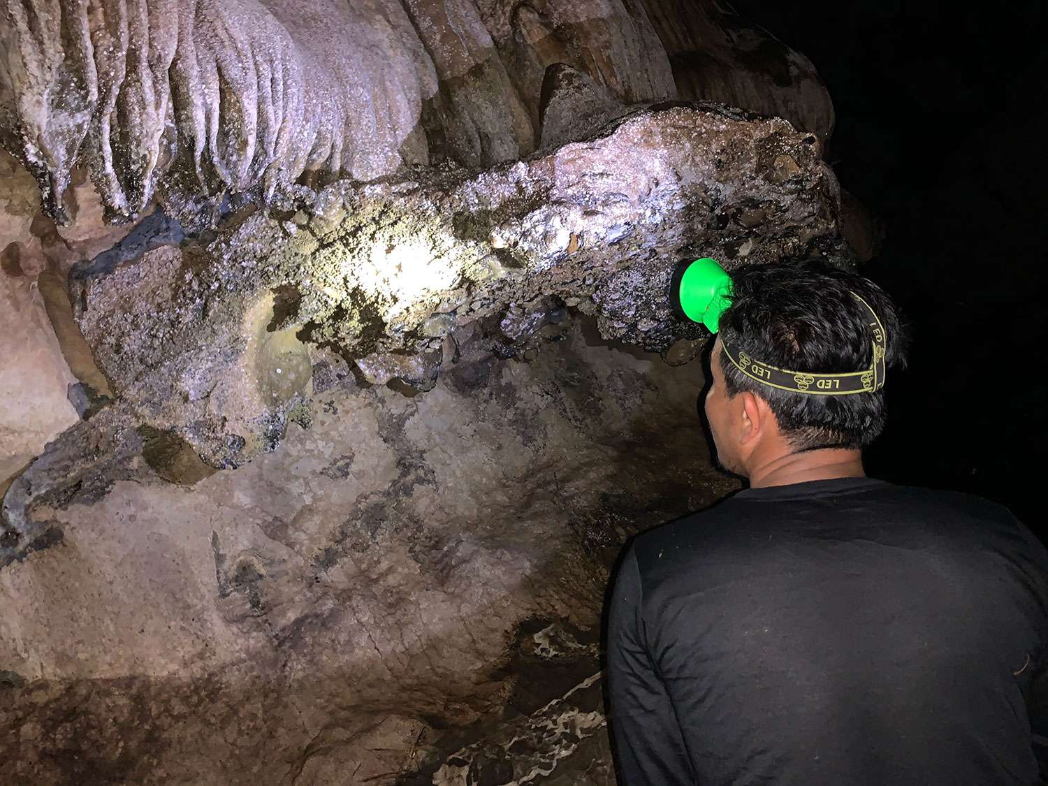 Tam Gaew cave