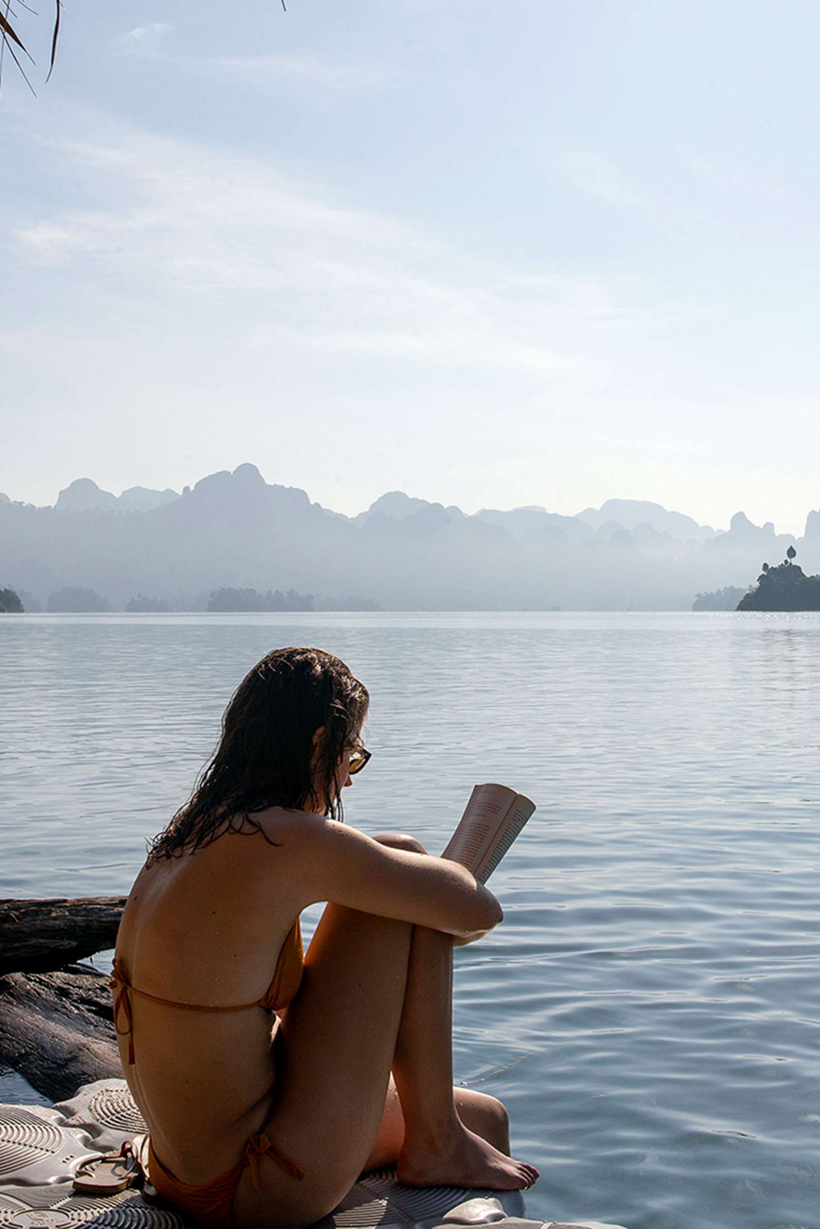 Relaxing at the Khao Sok floating bungalows