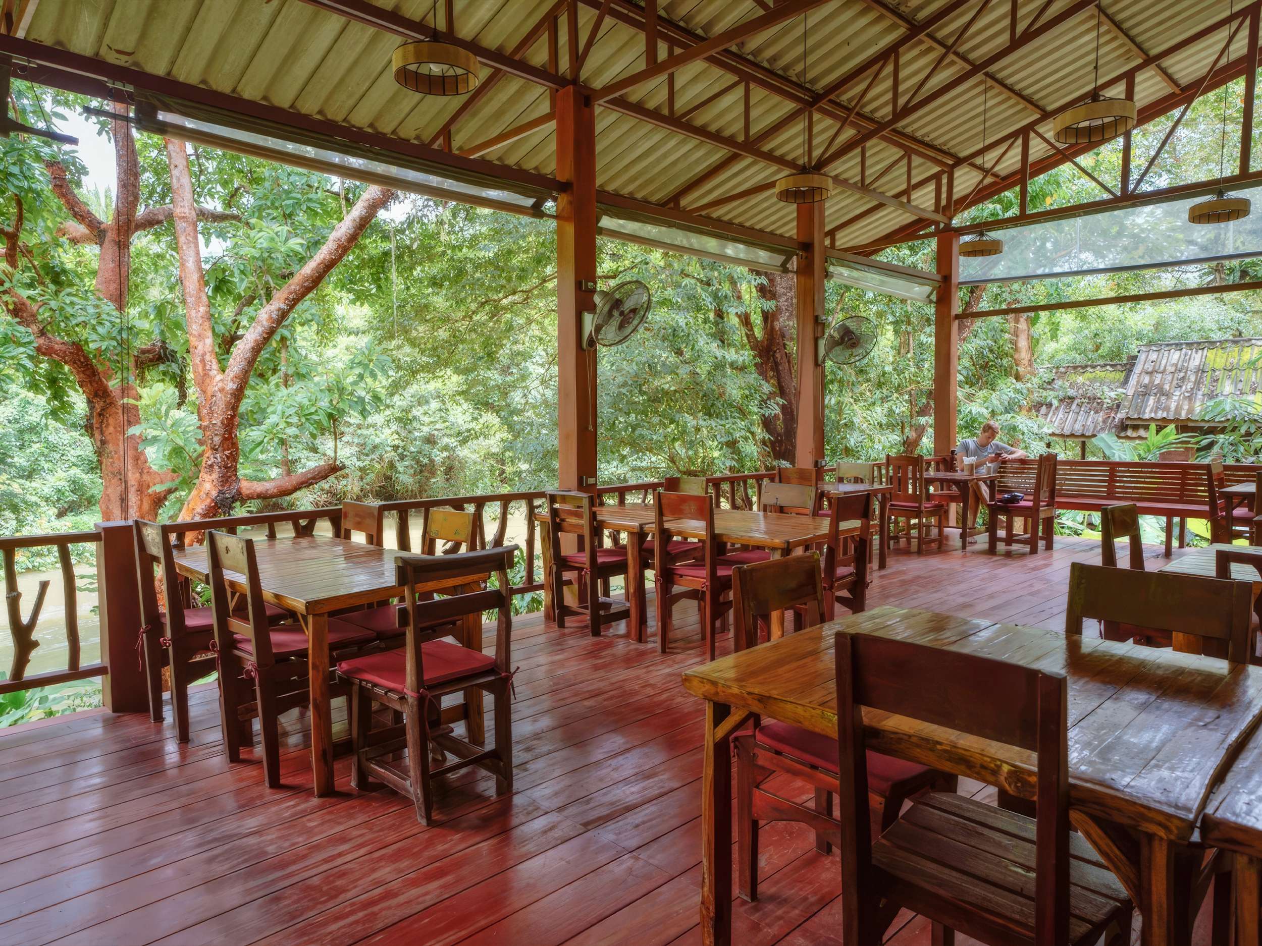 All quiet at the Rafflesia Cafe at the Khao Sok Riverside Cottages